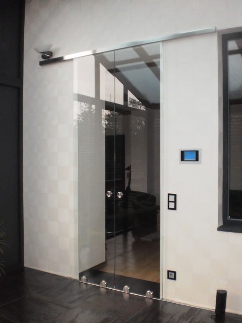 Glas & Design "Diamant" e.G. - Ganzglasanlagen / Ganzglastüren, Ganzglasduschen, Allgemeine Glasarbeiten, Sandstrahldesign, Blei- und Dekobleiverglasung und Reparaturverglasung